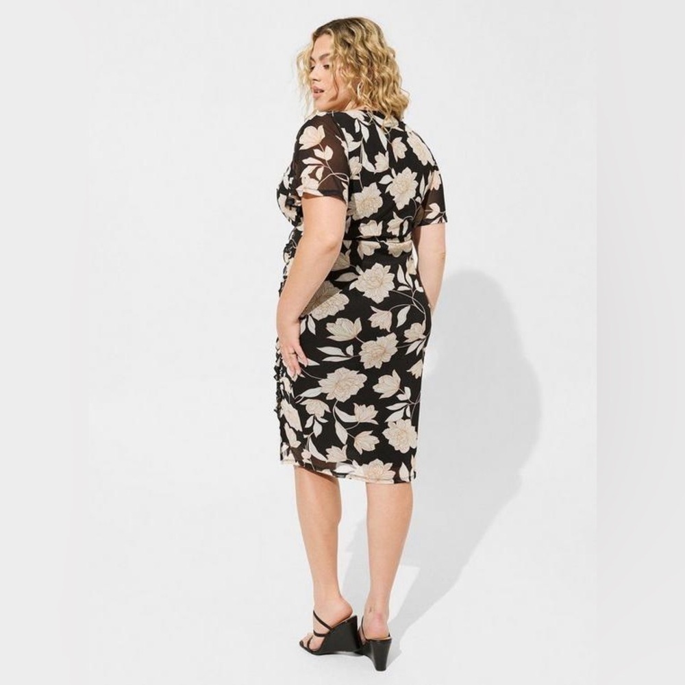 NEW Torrid Mesh Surplice Ruffle Slit Dress Floral Knee Black Size 4X NWT - Picture 3 of 6